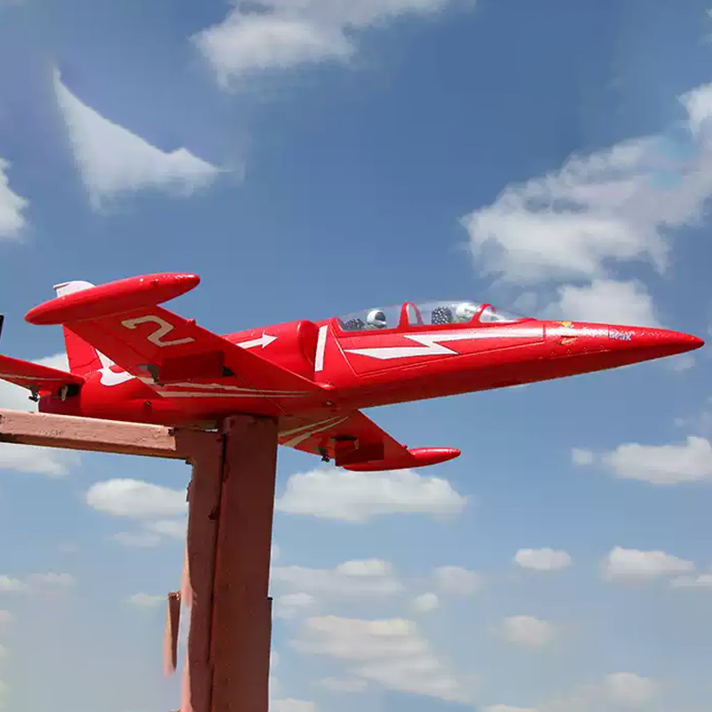 L39 Remote Controlled Jet Figh - огляд і ціна Model Kit Expert